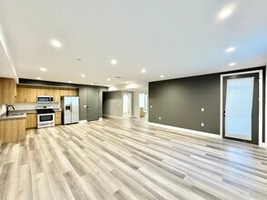 11155 Huston St-Unit -204 in Los Angeles, CA - Building Photo - Building Photo