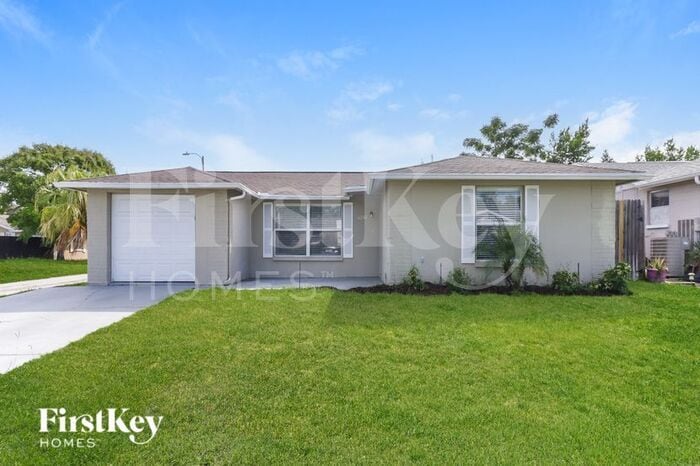 11240 Nome Ave in Port Richey, FL - Foto de edificio