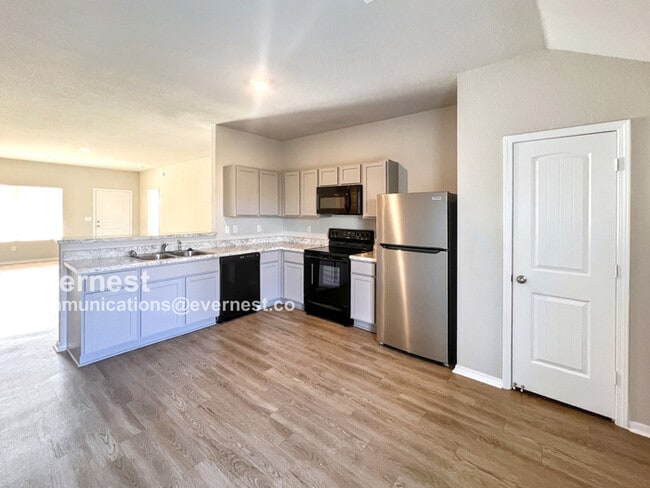 4511 Olympic Dr in Benton, AR - Foto de edificio - Building Photo