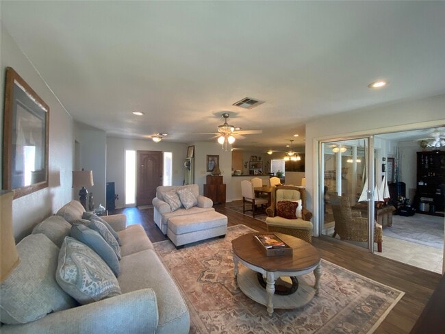16 Harbor Ln