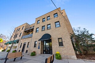 447 Roger Williams Ave in Highland Park, IL - Building Photo