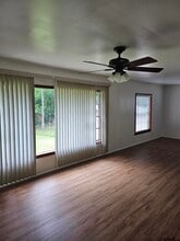1107 E Brazos St in Palestine, TX - Building Photo - Building Photo