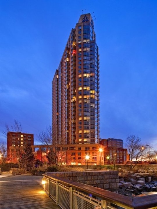 Avalon Riverview South Tower in Long Island City, NY - Building Photo