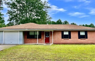 130 Tapique Cir in St. Marys, GA - Building Photo