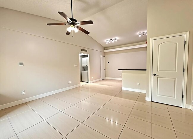 631 Lyons Rd in Coconut Creek, FL - Building Photo - Building Photo