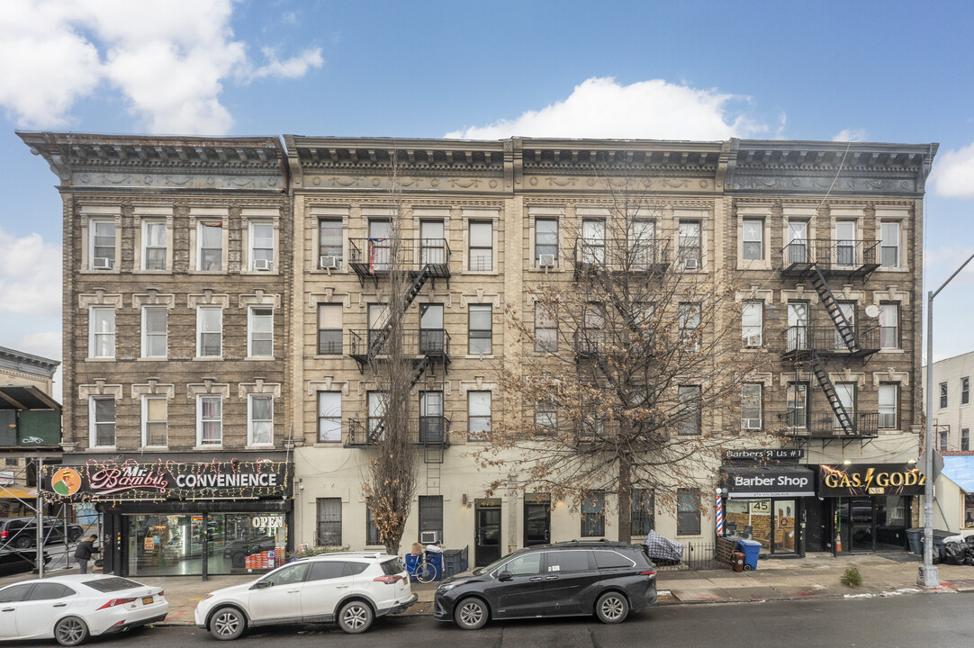 477 Wilson Ave in Brooklyn, NY - Building Photo