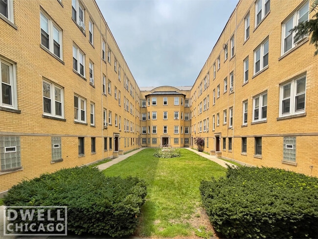 6526 N Lakewood Ave, Unit 1