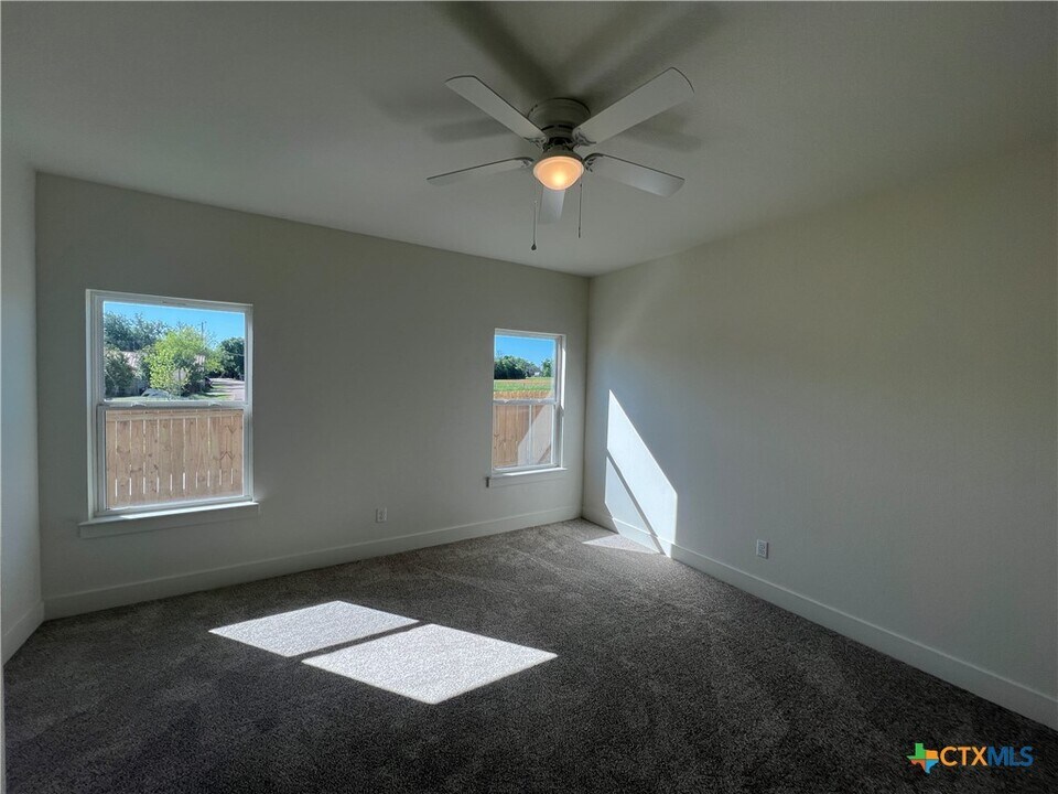 1810 Royal Loop in Belton, TX - Building Photo