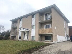 595 Silverbirch Rd in Waterloo, ON - Building Photo