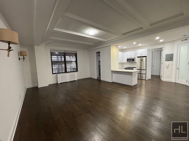 200 W 58th St in New York, NY - Building Photo - Building Photo
