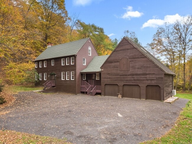 17 Curtis Dr in Sherman, CT - Building Photo - Building Photo
