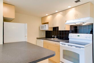 Hargrave Place in Winnipeg, MB - Foto de edificio - Building Photo