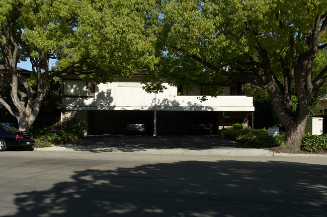 200 Linfield Dr in Menlo Park, CA - Building Photo - Building Photo