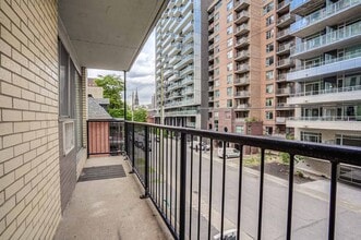 235 Bay St in Ottawa, ON - Building Photo - Building Photo