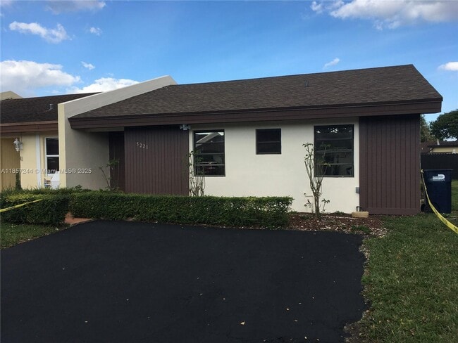 property at 5221 SW 139th Avenue Rd