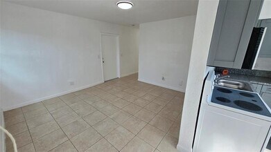 16951 NE 18th Ave in North Miami Beach, FL - Building Photo - Building Photo