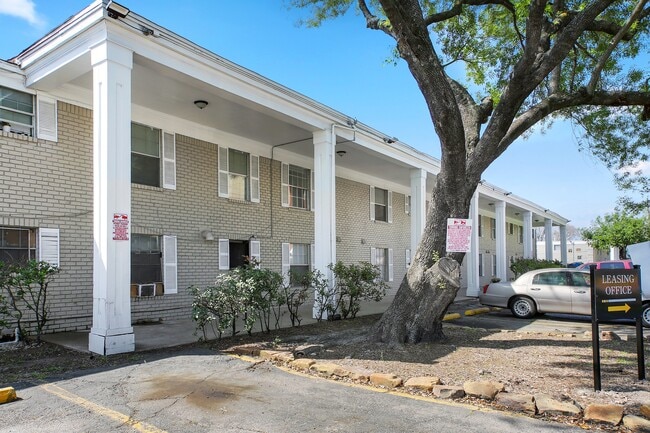 Casa Grande Apartments in Houston, TX - Building Photo - Building Photo
