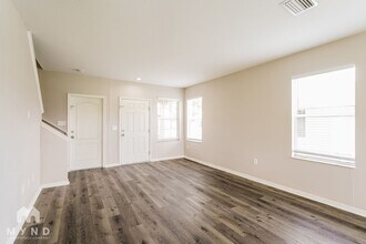 8162 Canterbury Lake Blvd in Tampa, FL - Foto de edificio - Building Photo