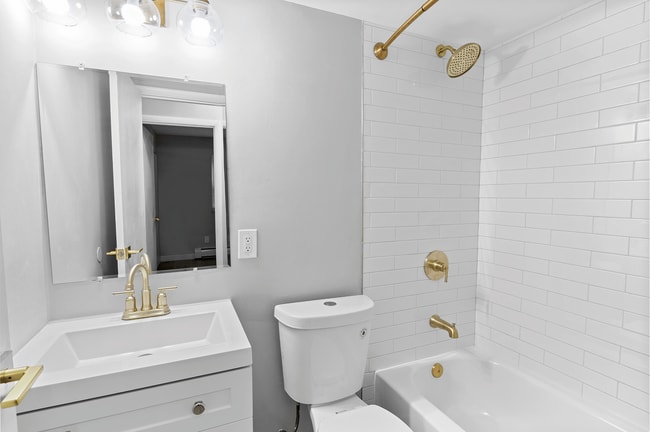 The Courtyard of Oakley in Cincinnati, OH - Foto de edificio - Building Photo