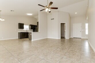 10235 W Medlock Dr in Glendale, AZ - Building Photo - Building Photo