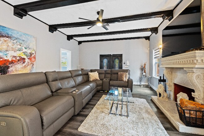 37 NW 47th Terrace in Miami, FL - Building Photo - Building Photo