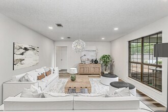 1960 Woodbridge Dr in Pensacola, FL - Building Photo - Building Photo