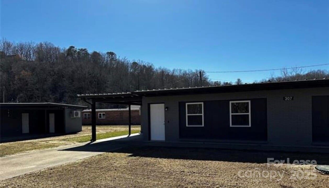 307 Major Conley Rd in Marion, NC - Building Photo