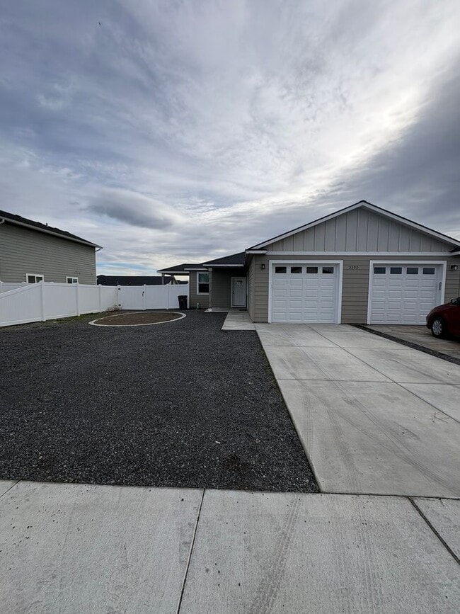 2390 Cascade St in Ephrata, WA - Building Photo - Building Photo