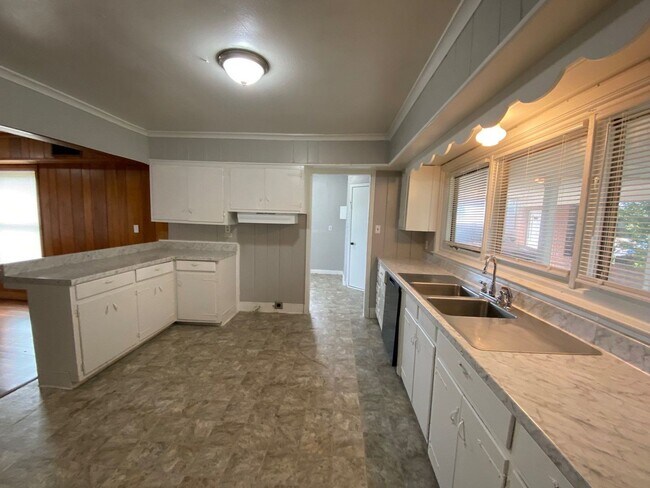 4320 Bishop Hills Dr in Memphis, TN - Building Photo - Building Photo