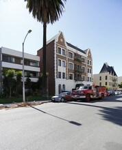 Serrano Club Apartments in Los Angeles, CA - Foto de edificio - Building Photo