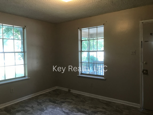 308 1st St in Pineville, LA - Building Photo - Building Photo