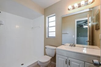 102 Laguna Ct in Sanford, FL - Building Photo - Building Photo