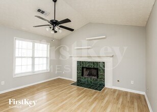 5183 Sagewood Dr in Flowery Branch, GA - Foto de edificio - Building Photo