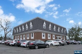 573 Valley Rd in Wayne, NJ - Building Photo - Building Photo