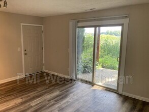 5864 Shaw St in Haslett, MI - Building Photo - Building Photo