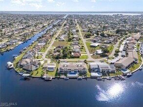 3612 SE 12th Ave in Cape Coral, FL - Foto de edificio - Building Photo