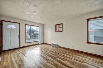 10213 Dove Ave in Cleveland, OH - Building Photo - Building Photo