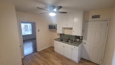 6319 W Center St in Milwaukee, WI - Foto de edificio - Building Photo