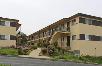 Villa Vista Apartments in Chula Vista, CA - Building Photo - Building Photo