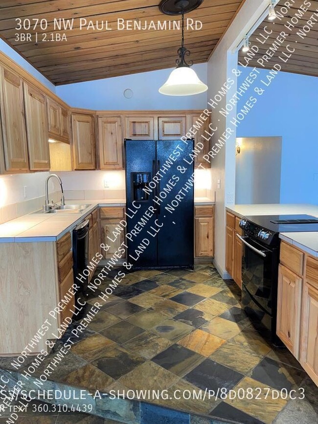 3070 NW Paul Benjamin Rd in Bremerton, WA - Building Photo - Building Photo