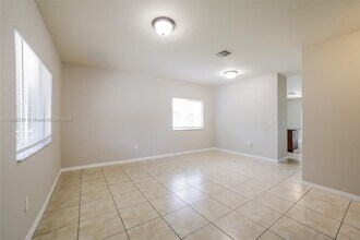 10131 W Indigo St in Miami, FL - Building Photo - Building Photo
