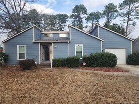 105 Alexander Ln in Spring Lake, NC - Building Photo