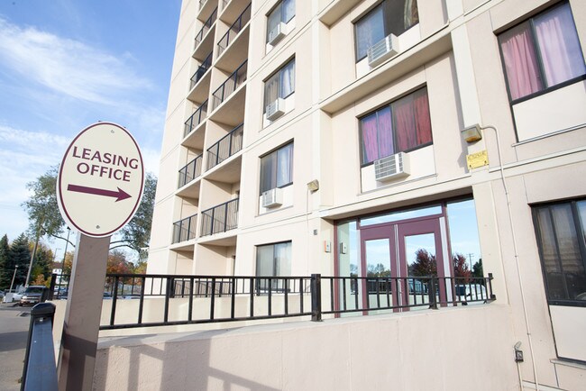 Parkview Apartments in Minneapolis, MN - Building Photo - Building Photo