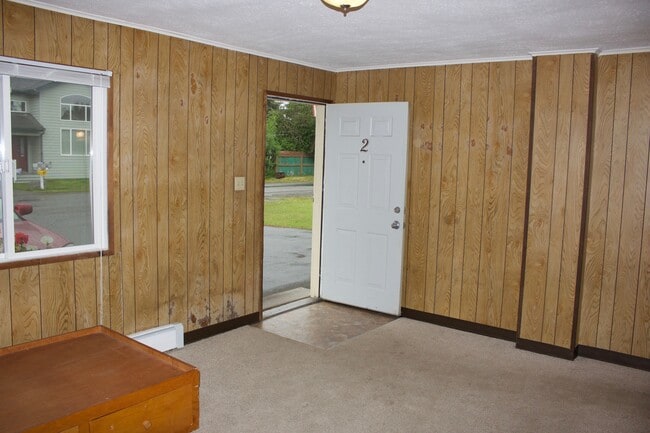 1902 W 33rd Ave, Unit 1 in Anchorage, AK - Foto de edificio - Building Photo