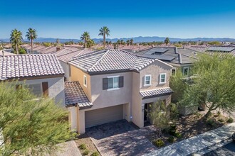 5018 Fiery Sky Ridge St in Las Vegas, NV - Foto de edificio - Building Photo