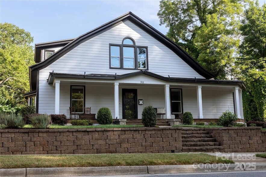 311 S Academy St in Mooresville, NC - Building Photo