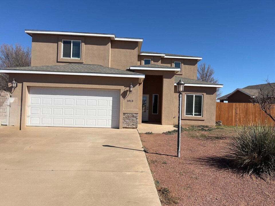 1813 College Park Dr in Clovis, NM - Building Photo