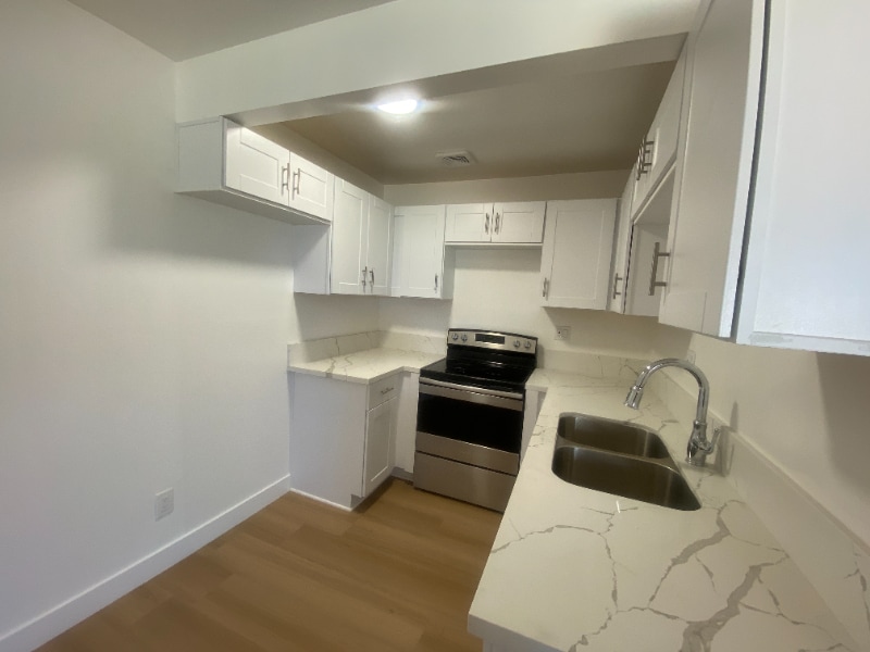 444 E Rowland St in Covina, CA - Building Photo