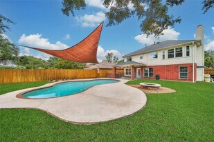 16731 Creek Trail in Houston, TX - Building Photo