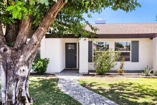 9801 N 74th Pl in Scottsdale, AZ - Building Photo